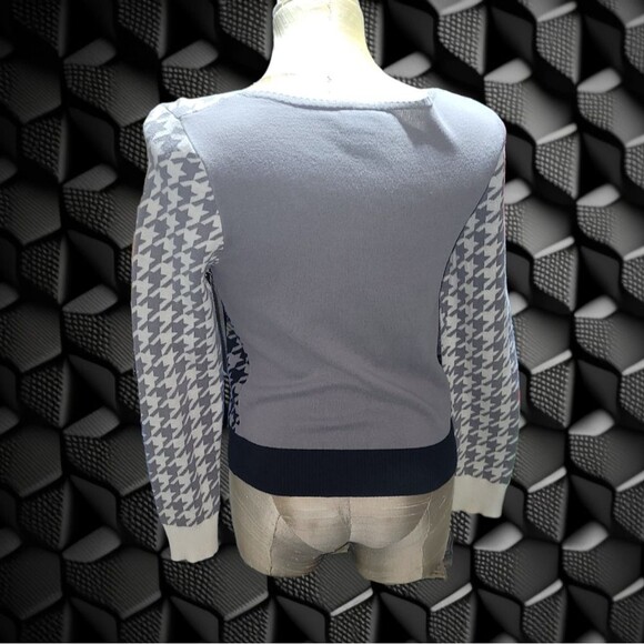 Black and White Geometric Houndstooth Design Sweater - Picture 2 of 4